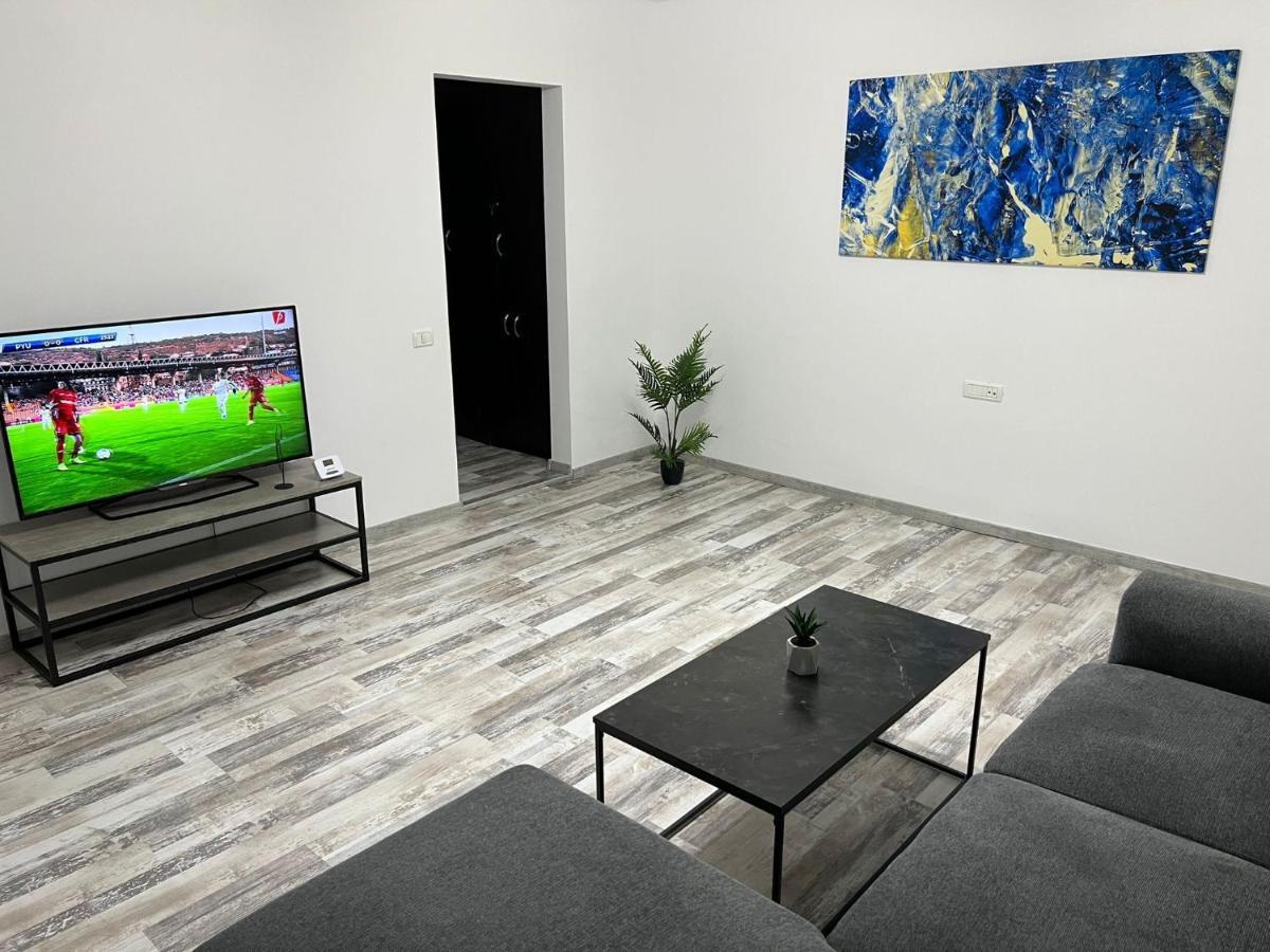 Comfort Apartment Targoviste Bagian luar foto