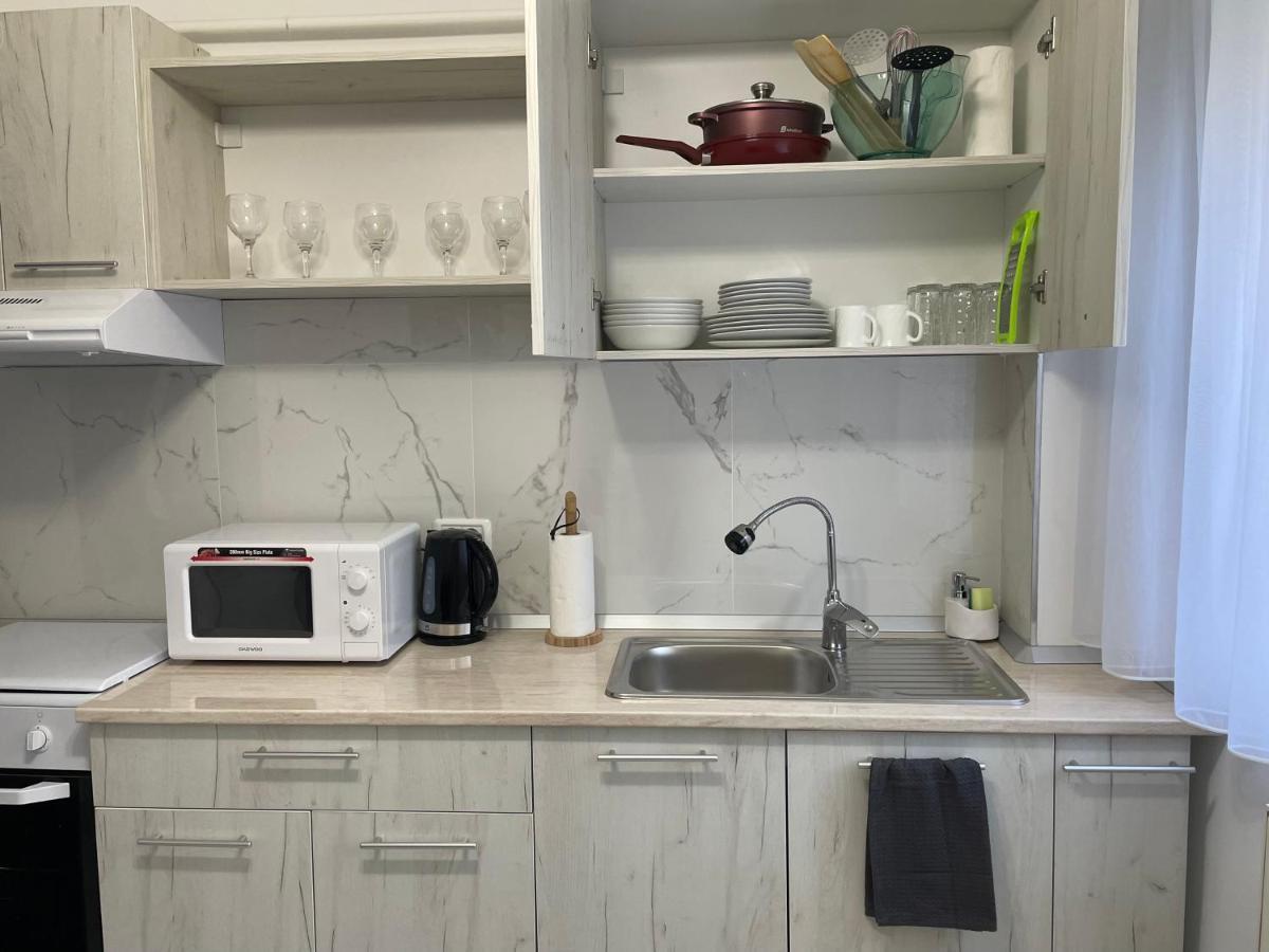 Comfort Apartment Targoviste Bagian luar foto