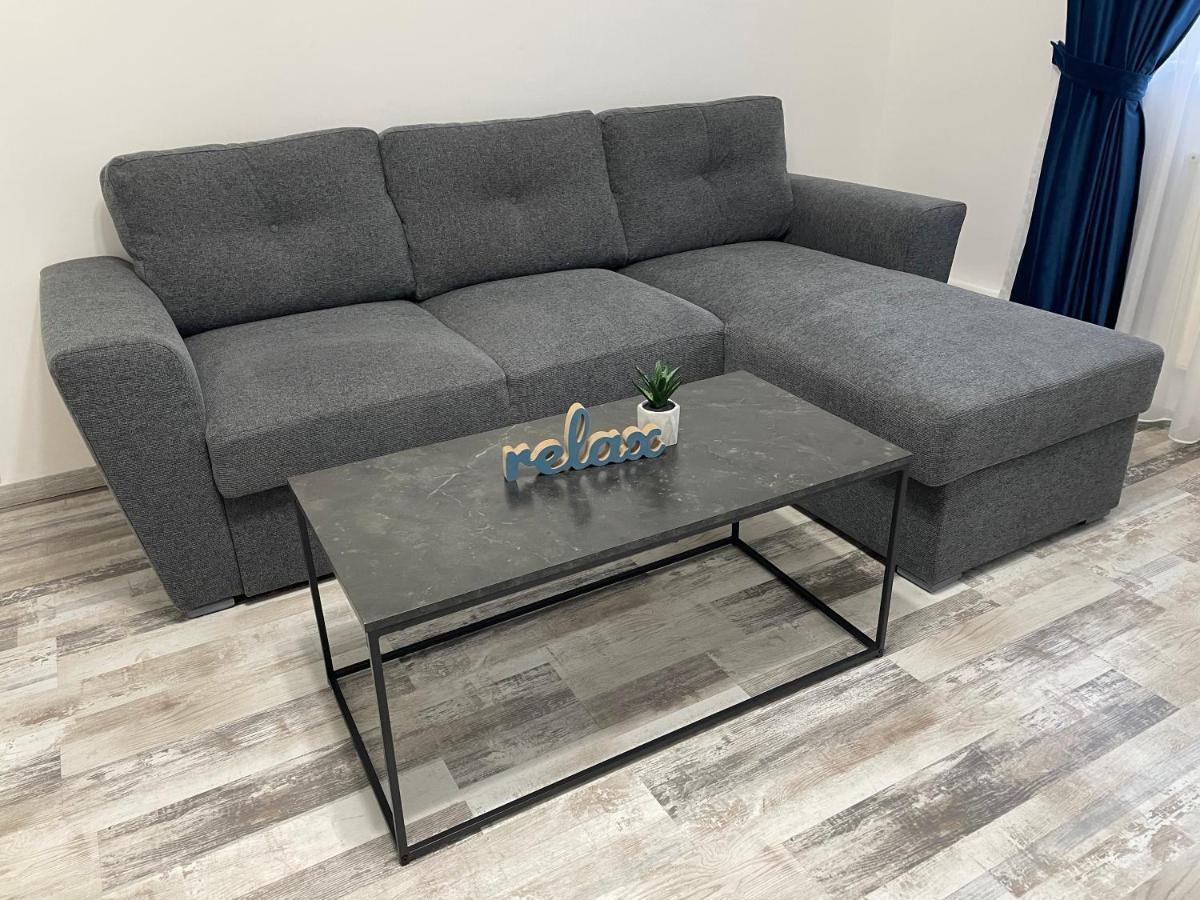 Comfort Apartment Targoviste Bagian luar foto