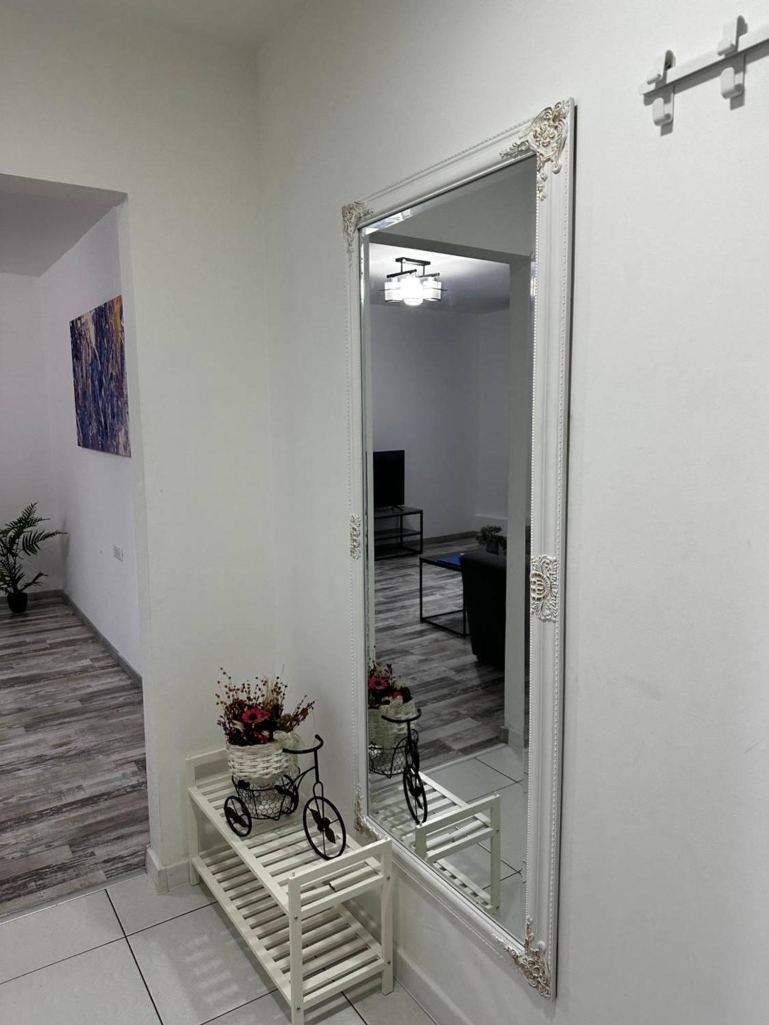 Comfort Apartment Targoviste Bagian luar foto