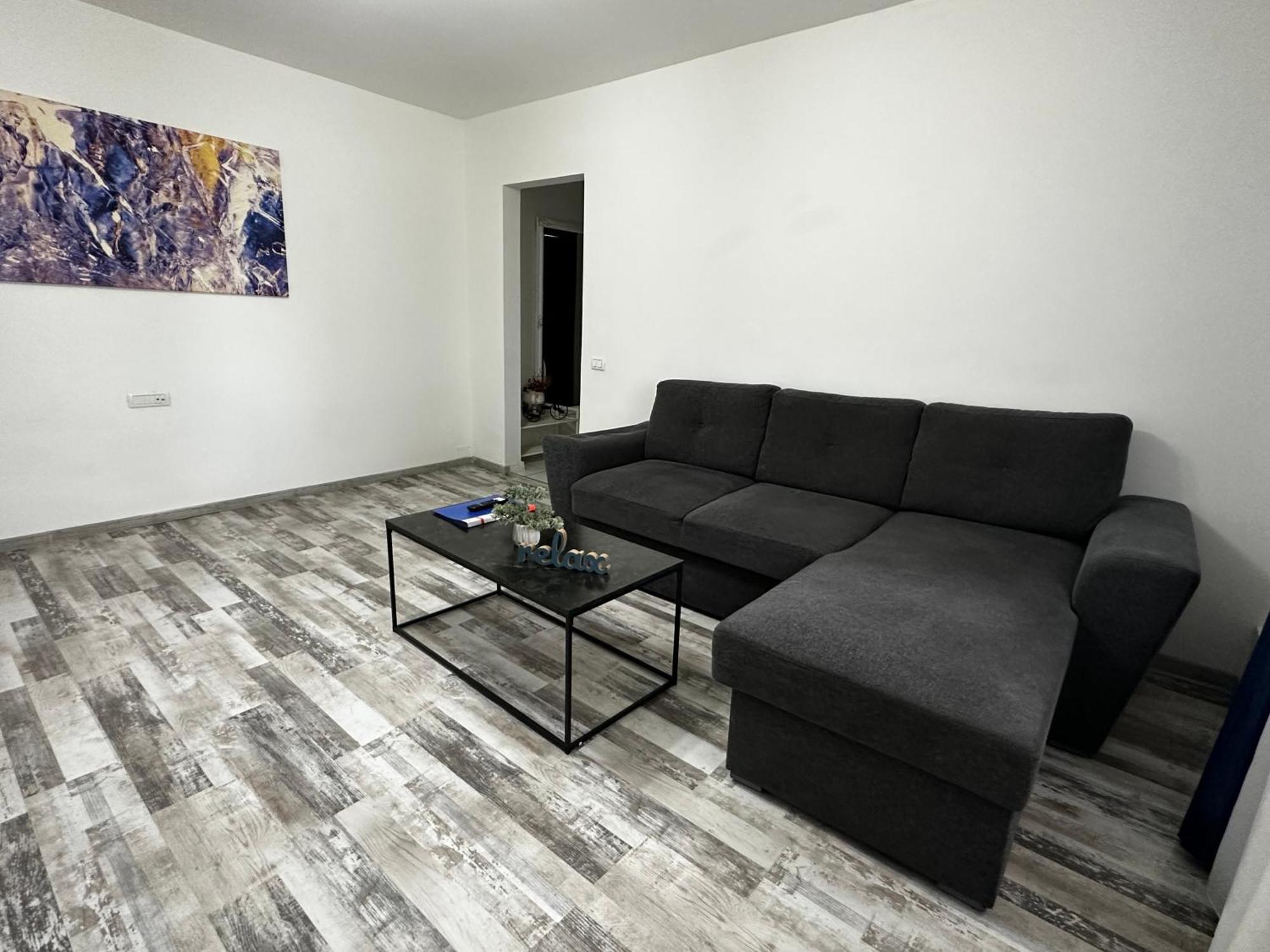 Comfort Apartment Targoviste Bagian luar foto