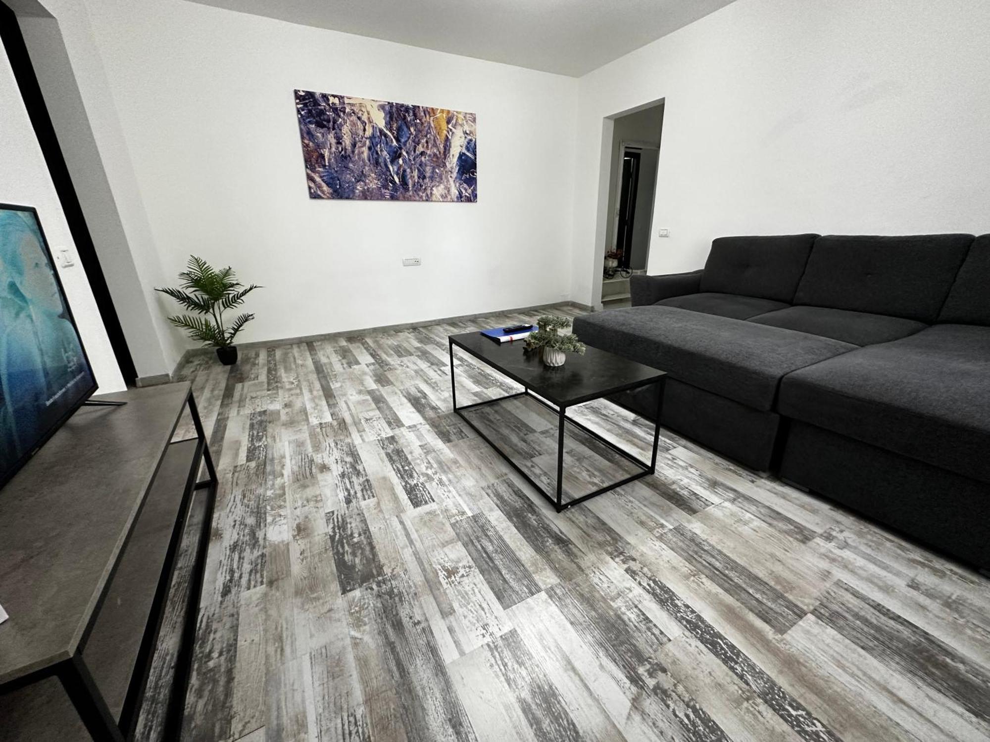 Comfort Apartment Targoviste Bagian luar foto